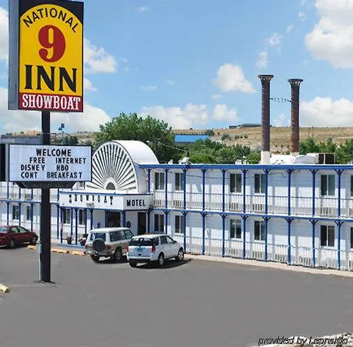 National 9 - Showboat Motel
